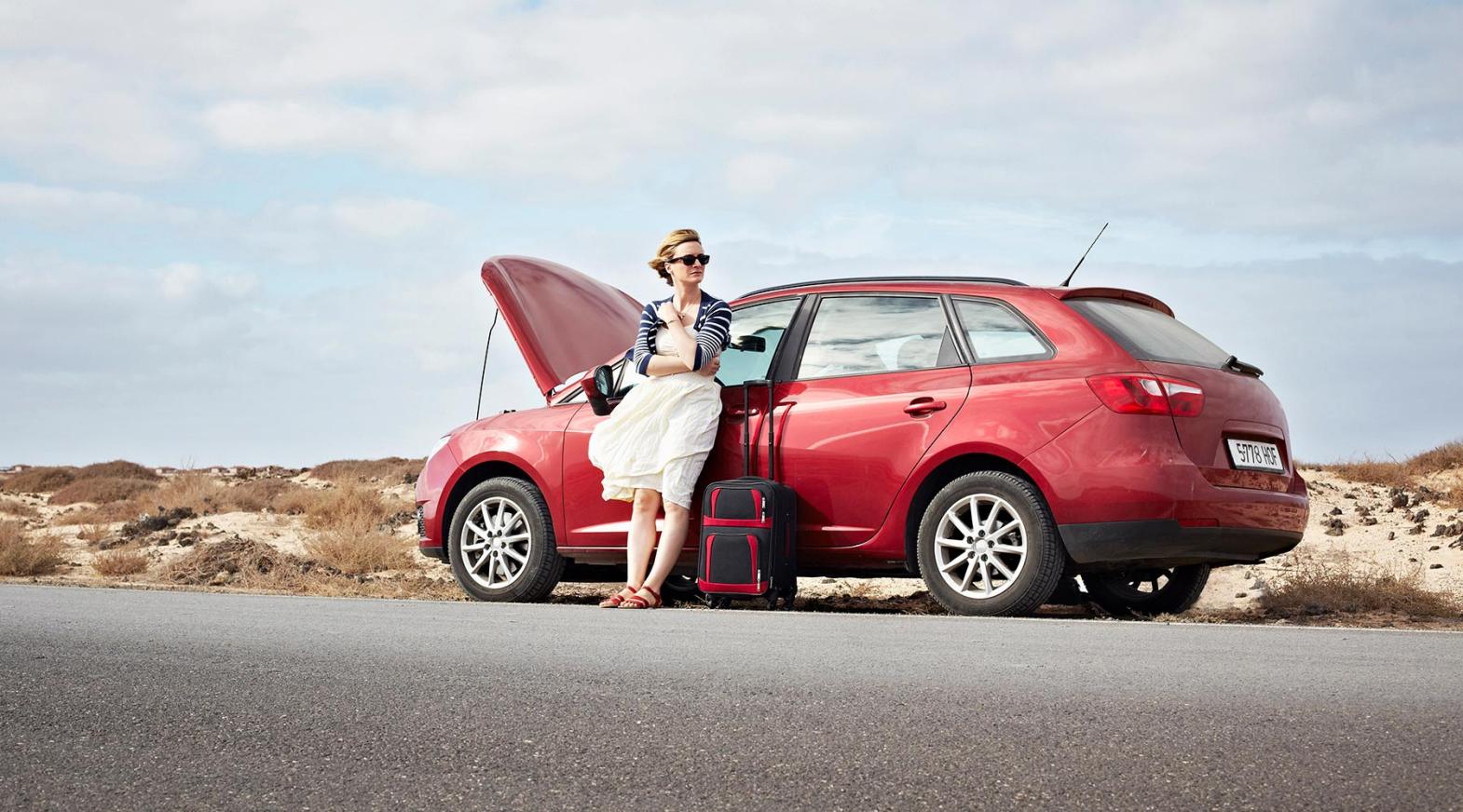 Broken down car. Аренда авто в Германии. A car is broken on the Road. You don't have enough money for a car PNG.